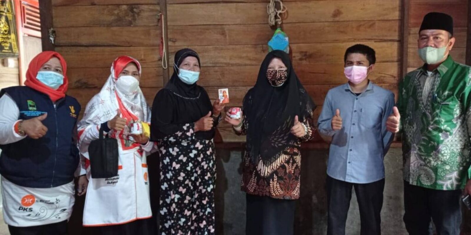 Nevi Zurairina Reses di 10 Titik Pertemuan Sekaligus Berbagi Paket Qurban Kemasan Kaleng