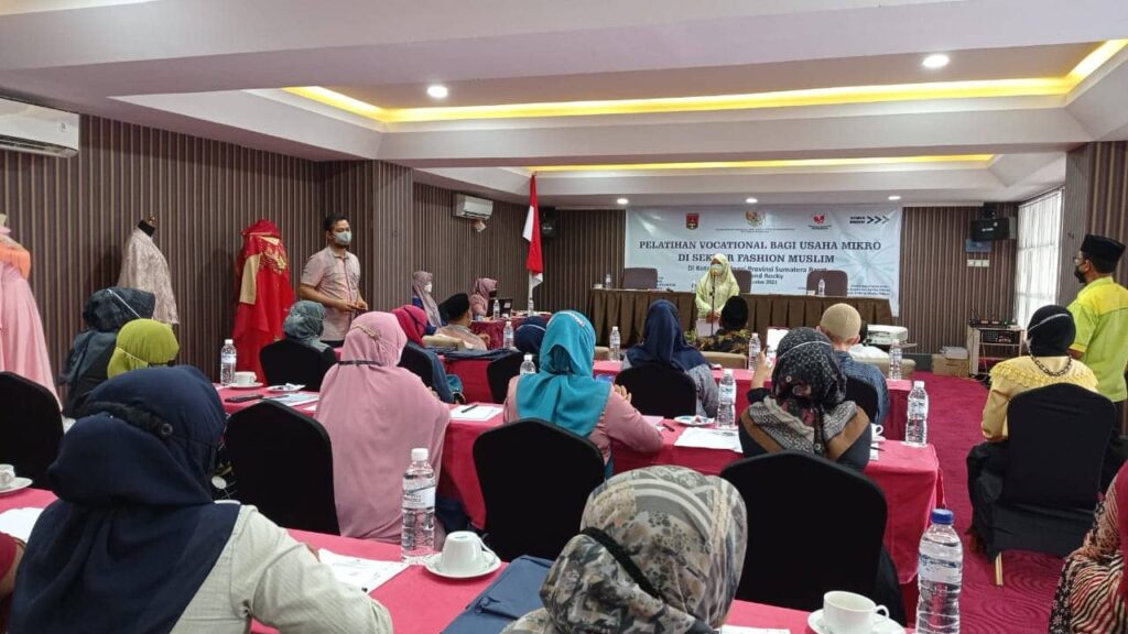 Pelatihan Vocational UMKM Sektor Fashion, Nevi Zuairina Minta Percepatan Adaptasi Pemanfaatan Perkembangan Teknologi
