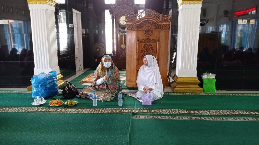 Bertemu Komunitas Majelis Ta'lim di Pariaman, Nevi Zuairina Sampaikan Aktivitas Sosial Yang Sekaligus Peningkatan Ilmu Pengetahuan
