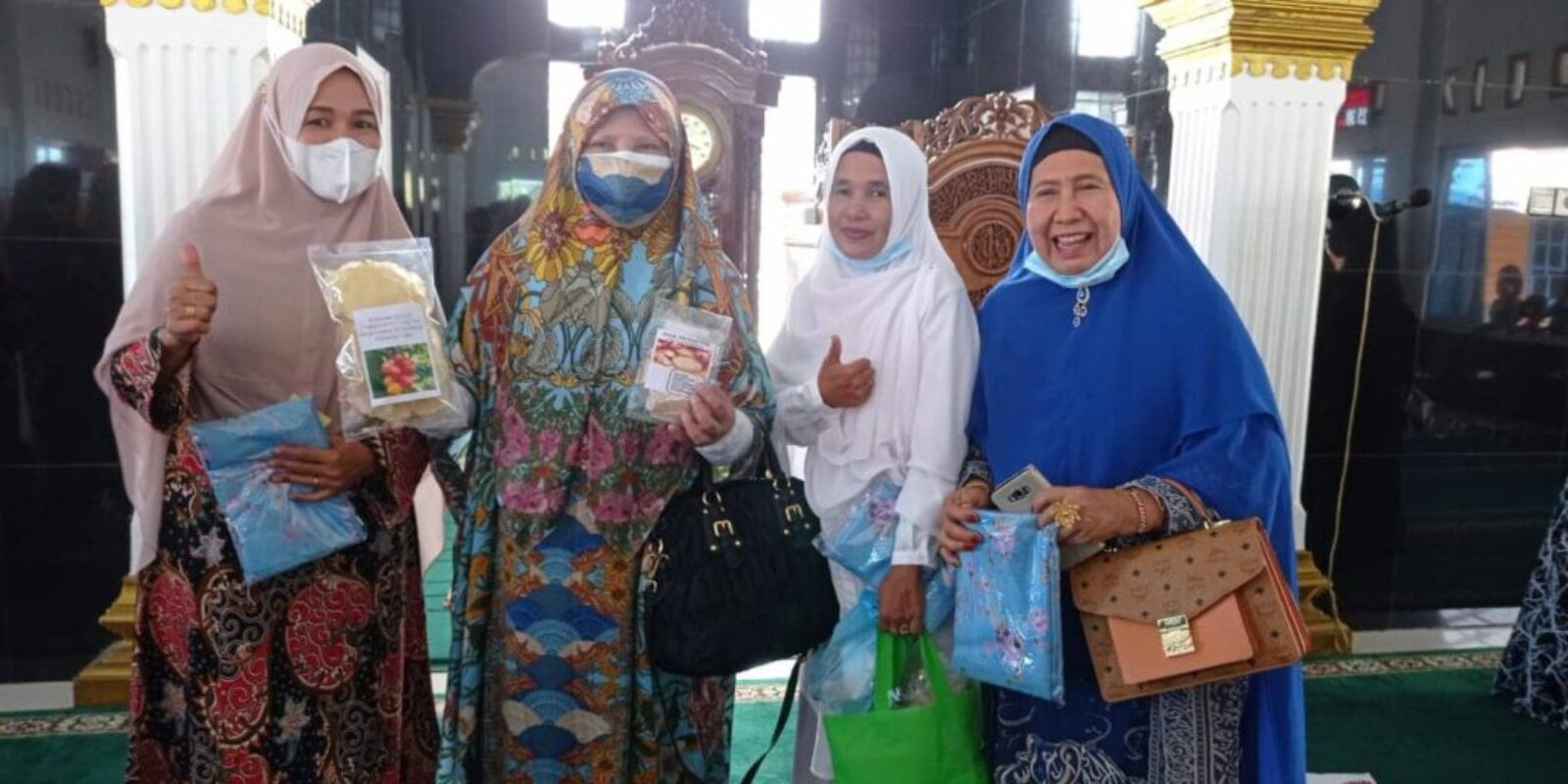 Bertemu Komunitas Majelis Ta'lim di Pariaman, Nevi Zuairina Sampaikan Aktivitas Sosial Yang Sekaligus Peningkatan Ilmu Pengetahuan