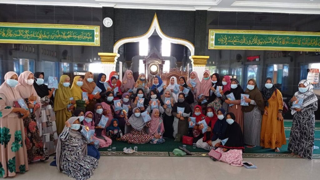 Bertemu Komunitas Majelis Ta'lim di Pariaman, Nevi Zuairina Sampaikan Aktivitas Sosial Yang Sekaligus Peningkatan Ilmu Pengetahuan