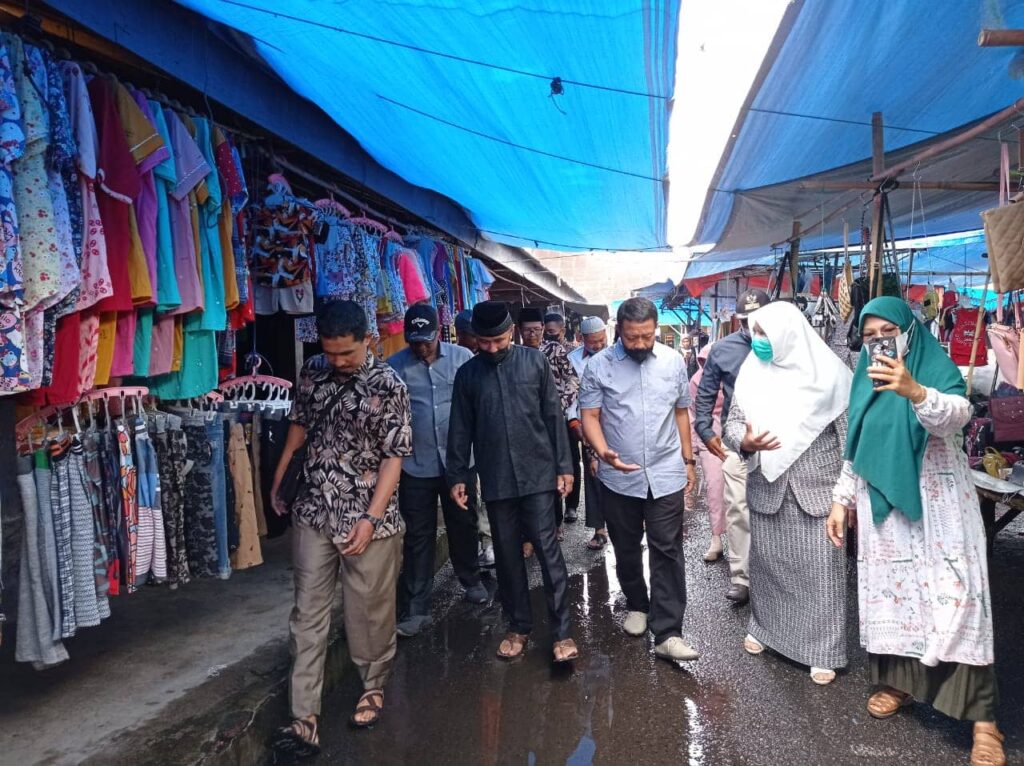 Kunjungi Pasar Lubuk Basung Kabupaten Agam, Nevi Zuairina Melaksanakan Fungsi Pengawasan Revitalisasi Pasar tahun 2022 Dari APBN