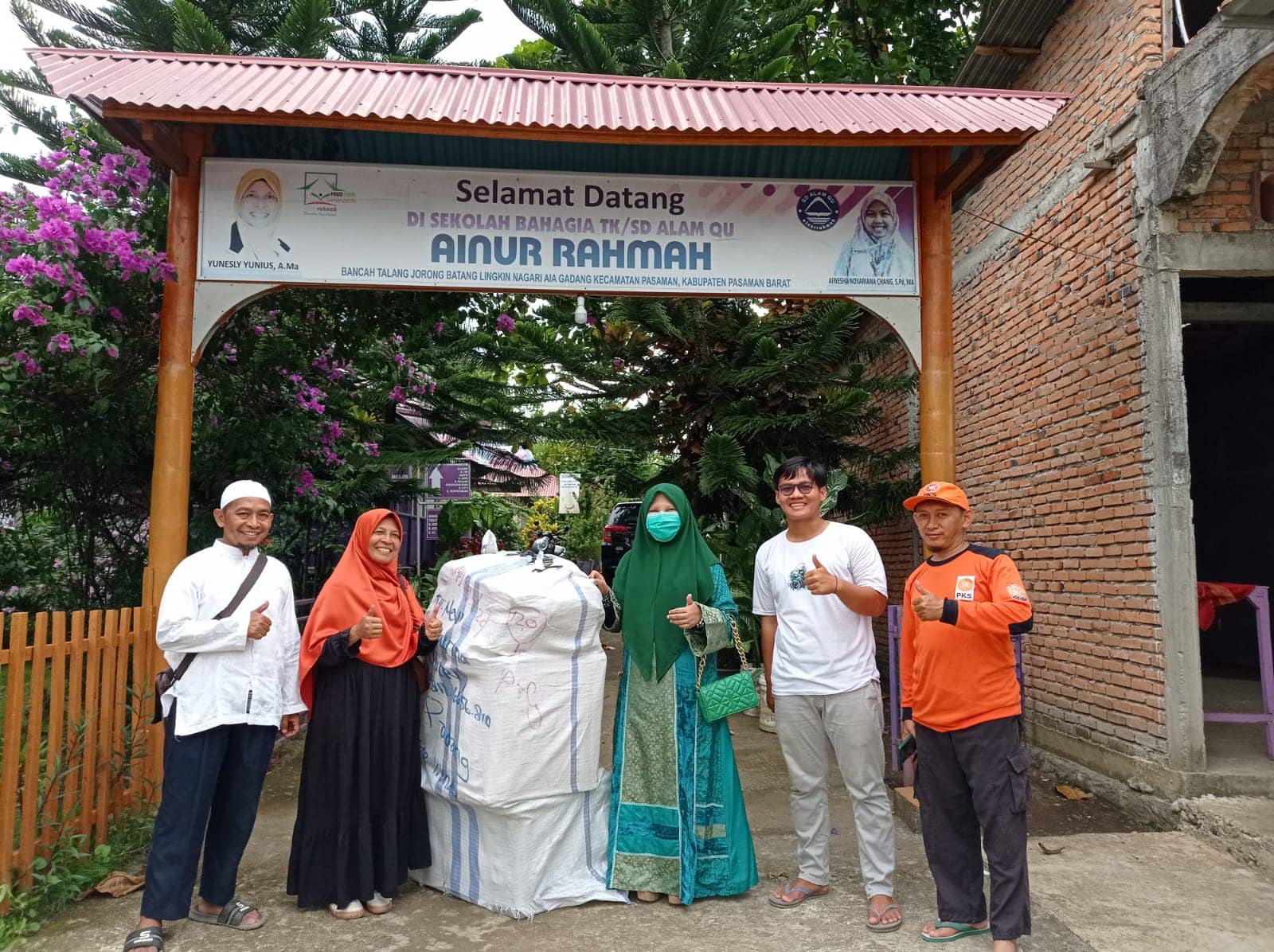 Bantuan Mengalir Untuk Korban Bencana di Pasaman dan Pasaman Barat, Hj. Nevi Zuairina Kembali Salurkan Berbagai Bantuan