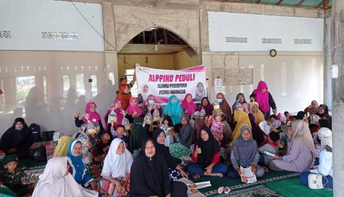 Nevi Zuairina Bersama PW ALPIND Berikan Trauma Healing Untuk Anak-Anak Lokasi Bencana Malampah Pasaman