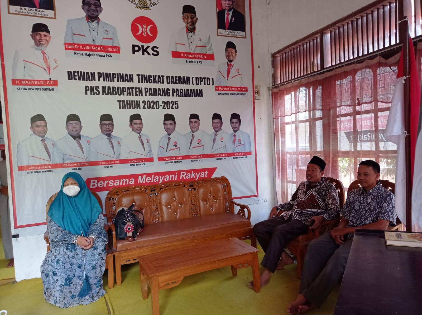Di Dapil, Nevi Zuairina Salurkan Puluhan Ribu Sembako Untuk Warga Sumbar