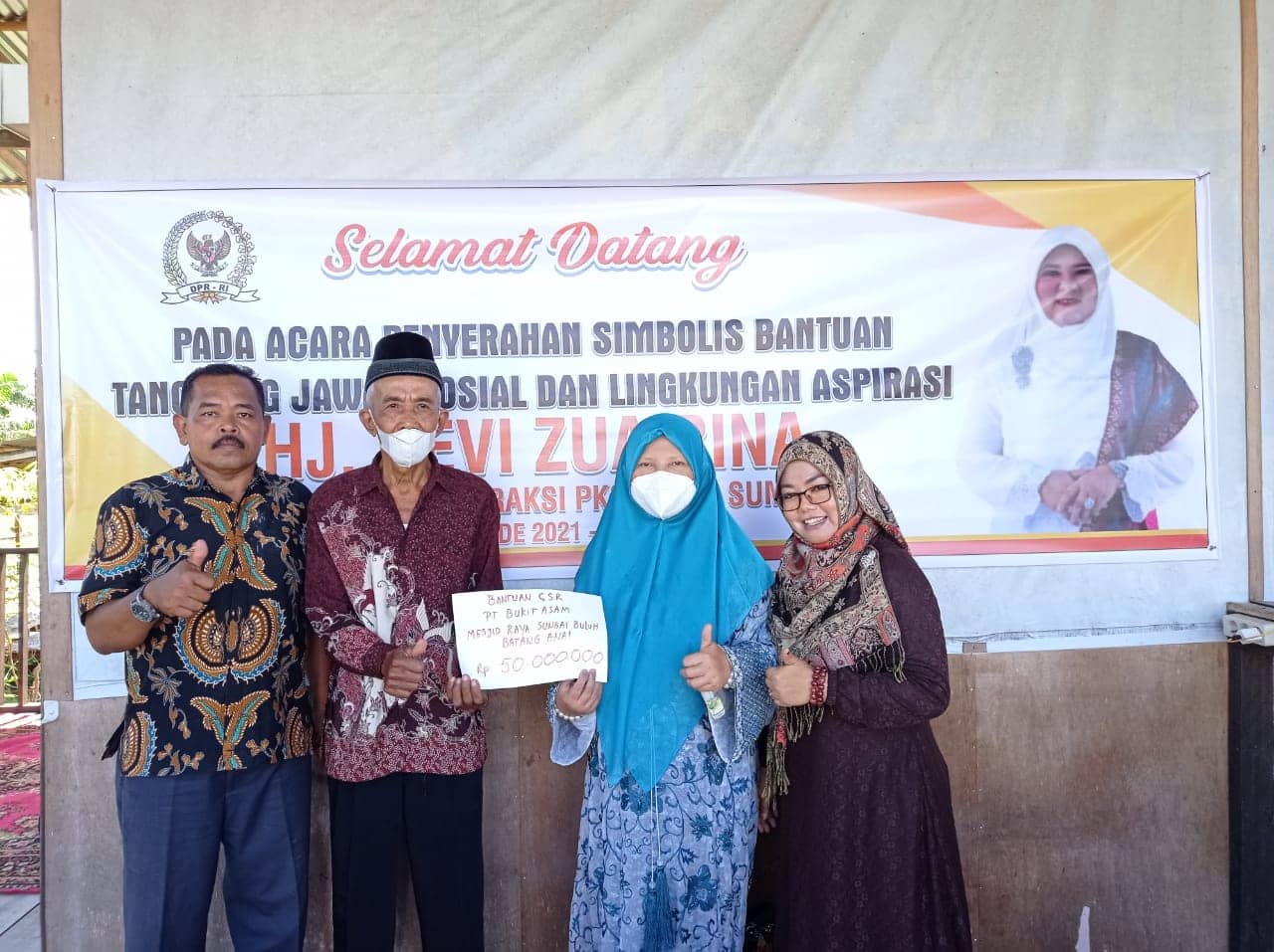 Nevi Zuairina Serah Terima TJSL Bantuan dari Bukit Asam dan Angkasa Pura