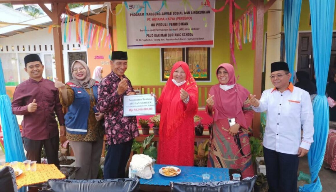 Nevi Zuairina Kembali Menyerahkan TJSL kepada Empat Lembaga di Sumbar