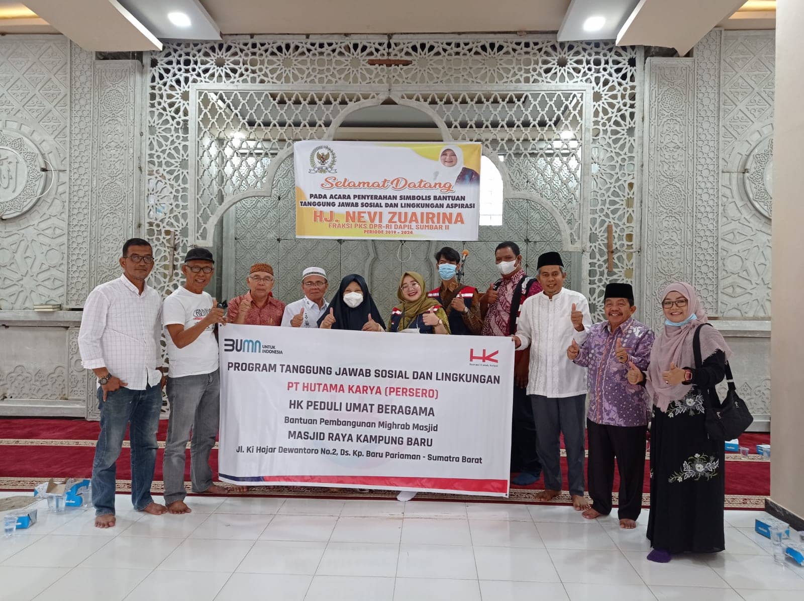 Nevi Zuairina Kembali Menyerahkan TJSL kepada Empat Lembaga di Sumbar