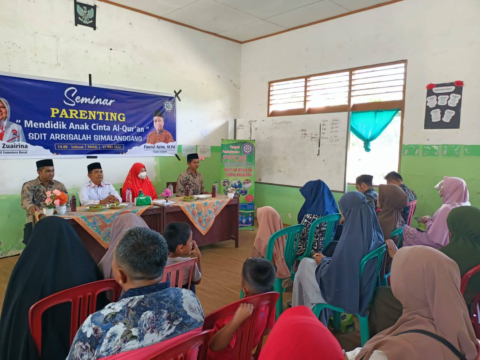Seminar Parenting di SDIT Ar-Risalah Simalanggang, Nevi Zuairina Sampaikan Penguatan Anak Dengan Al Qur'an