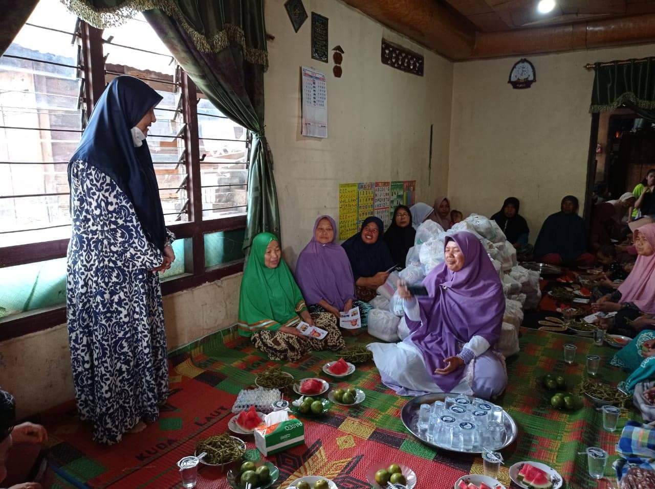 Nevi Zuairina Konsisten Berbagi Sembako di Dapilnya