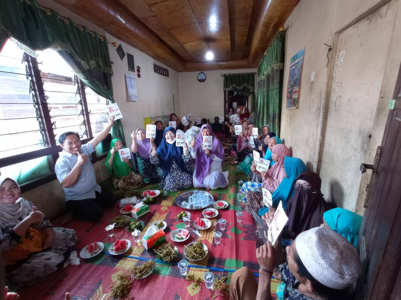 Nevi Zuairina Konsisten Berbagi Sembako di Dapilnya