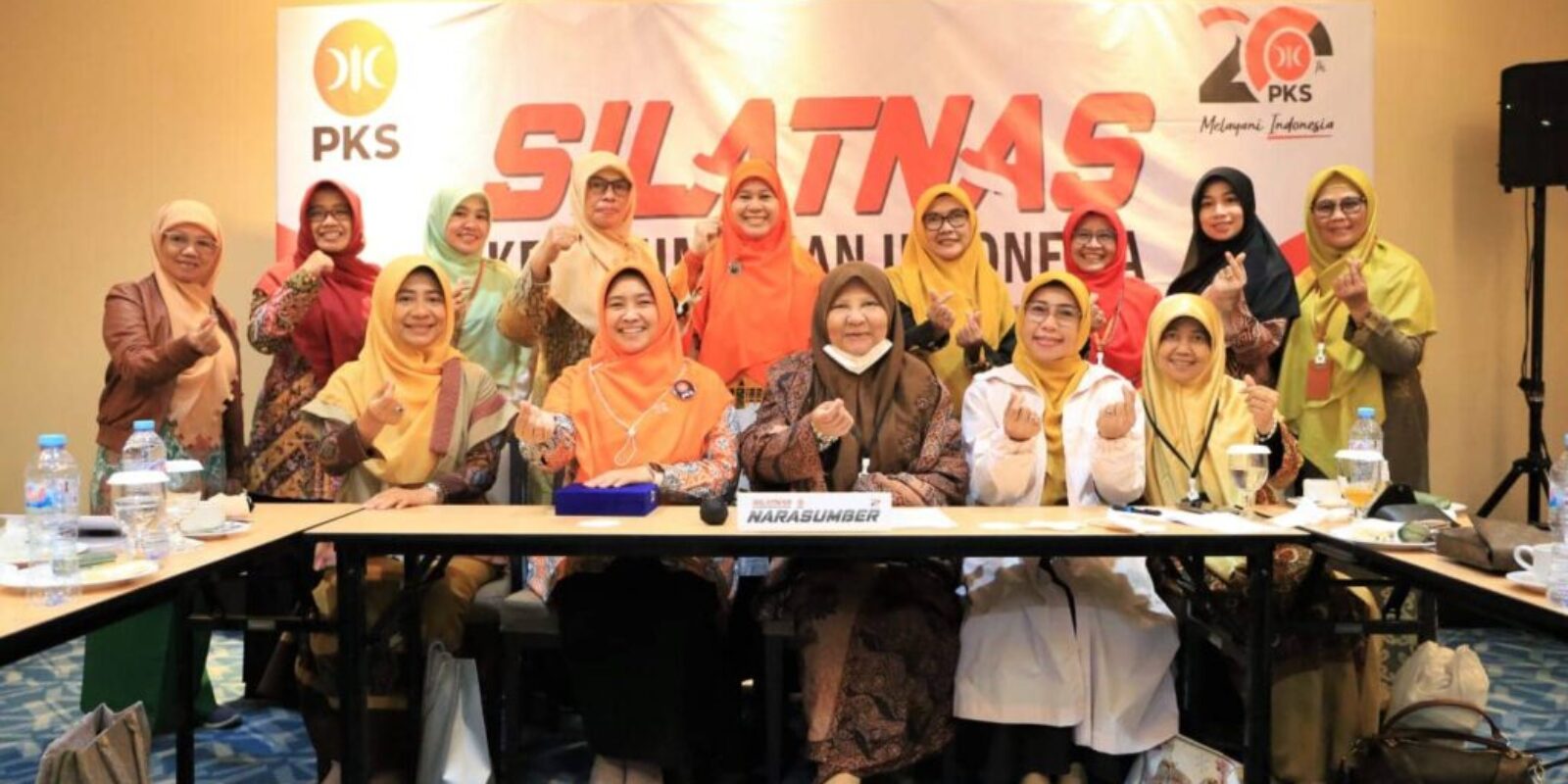 Silaturahim Istri Pimpinan Daerah Anggota PKS, Nevi Zuairina Sampaikan Entitas Pejabat Publik, Mesti Hadir Untuk Berkontribusi dan Melayani