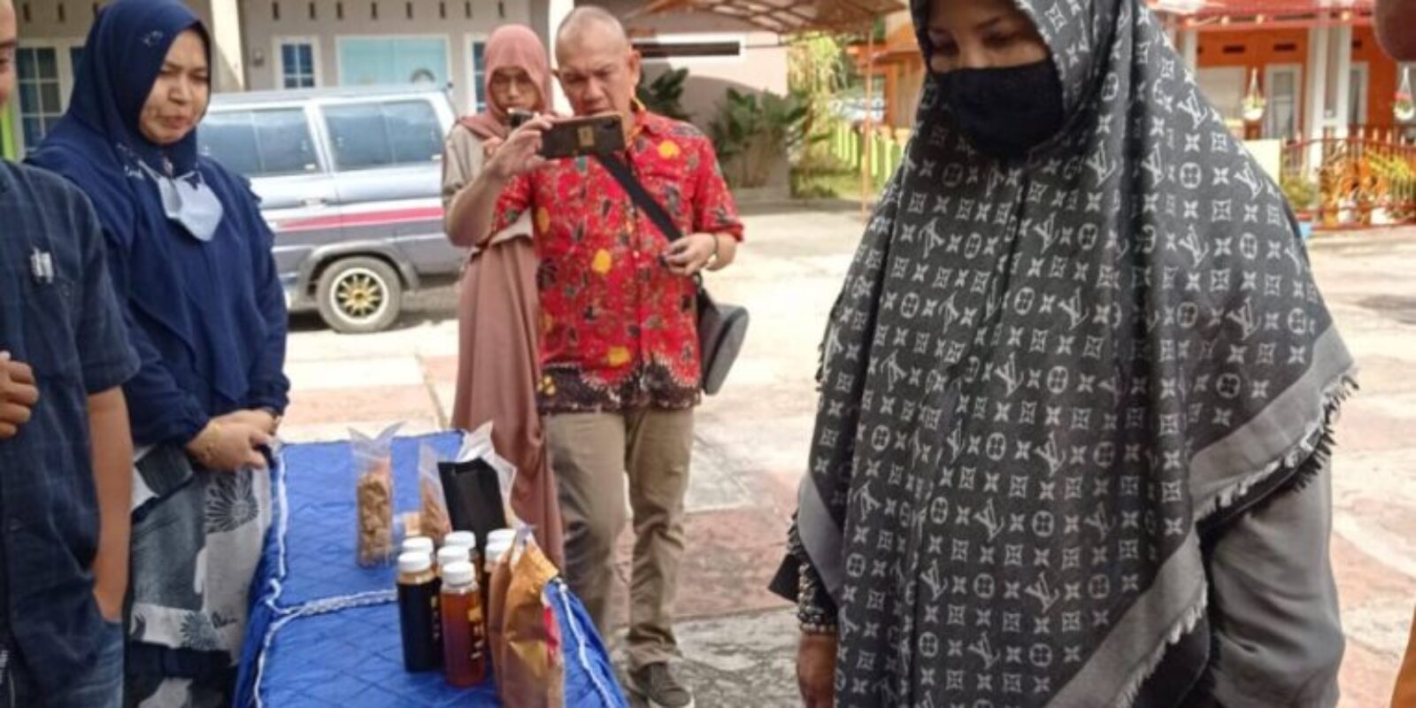 Berkeliling Memantau Produk UMKM, Nevi Zuairina Menghadiri Pelatihan E-Commerce Bersama Kemenkop