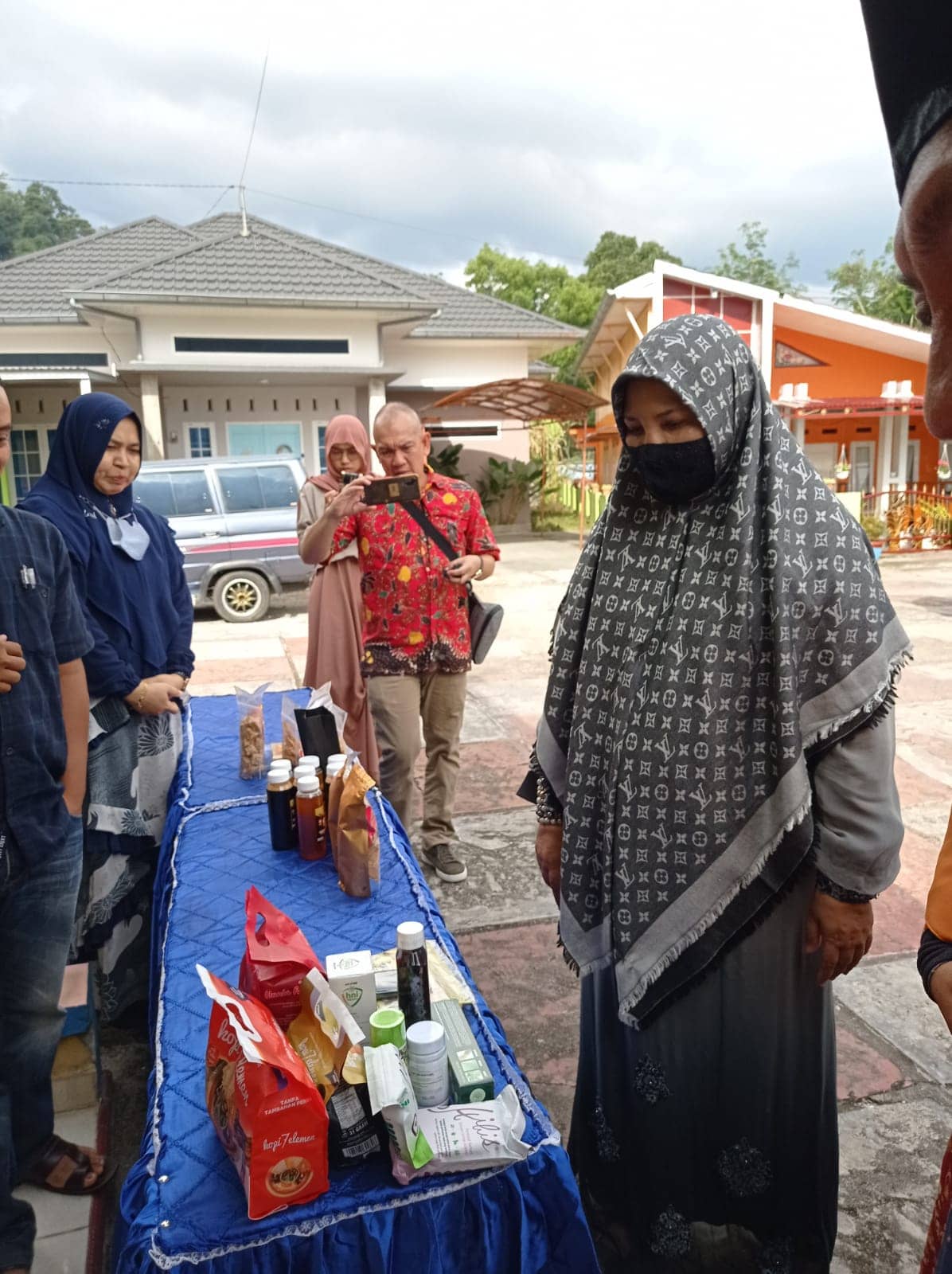 Berkeliling Memantau Produk UMKM, Nevi Zuairina Menghadiri Pelatihan E-Commerce Bersama Kemenkop