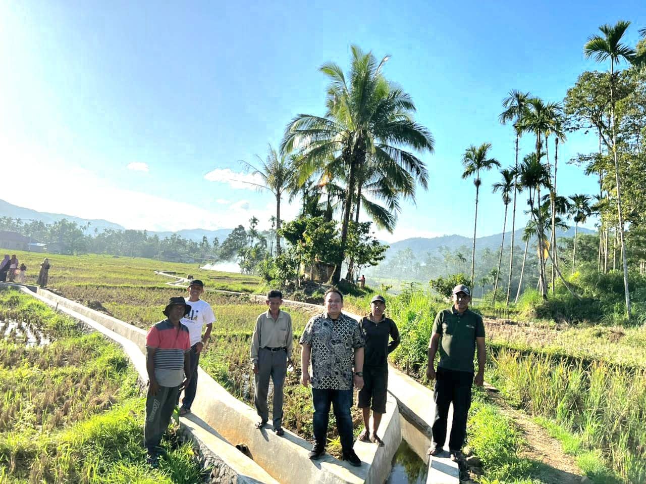 Di Kabupaten Pasaman Barat, Nevi Zuairina Konsisten Salurkan Bantuan