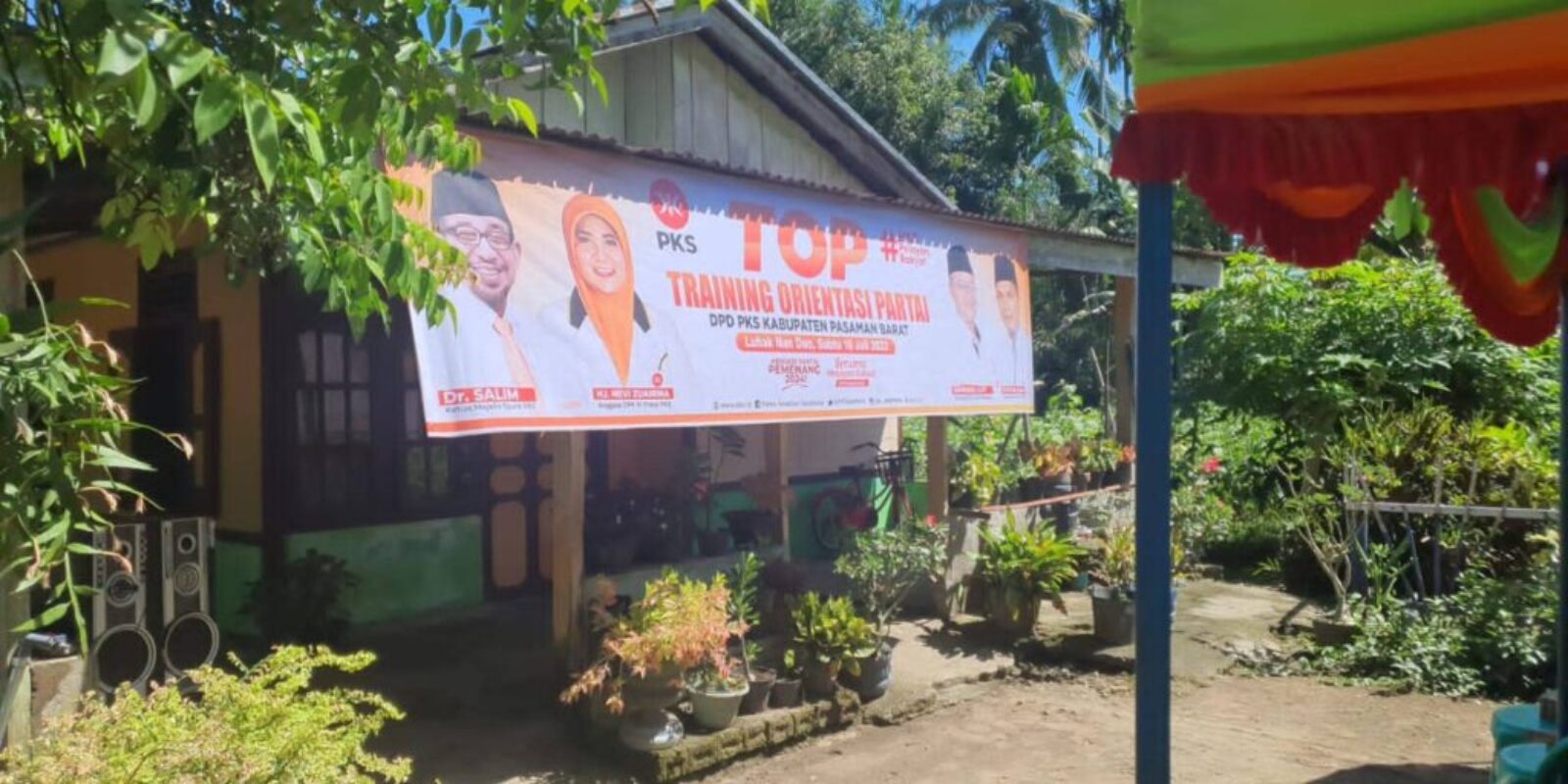 Di Kabupaten Pasaman Barat, Nevi Zuairina Konsisten Salurkan Bantuan