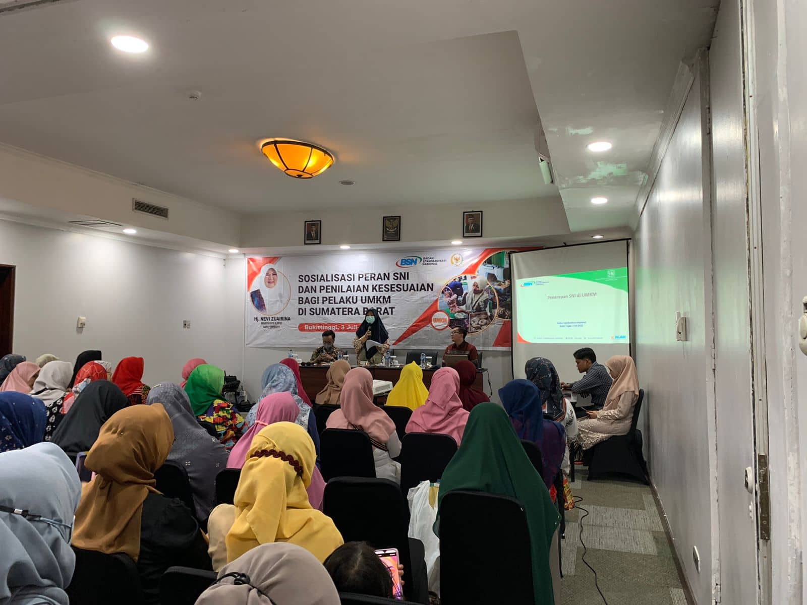 Legislator Sumbar, Hj Nevi Zuairina Minta UMKM Sumbar Masuk Pasar Digital dengan Segera Urus SNI