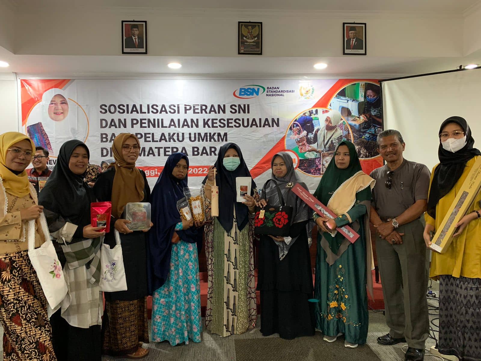 Legislator Sumbar, Hj Nevi Zuairina Minta UMKM Sumbar Masuk Pasar Digital dengan Segera Urus SNI