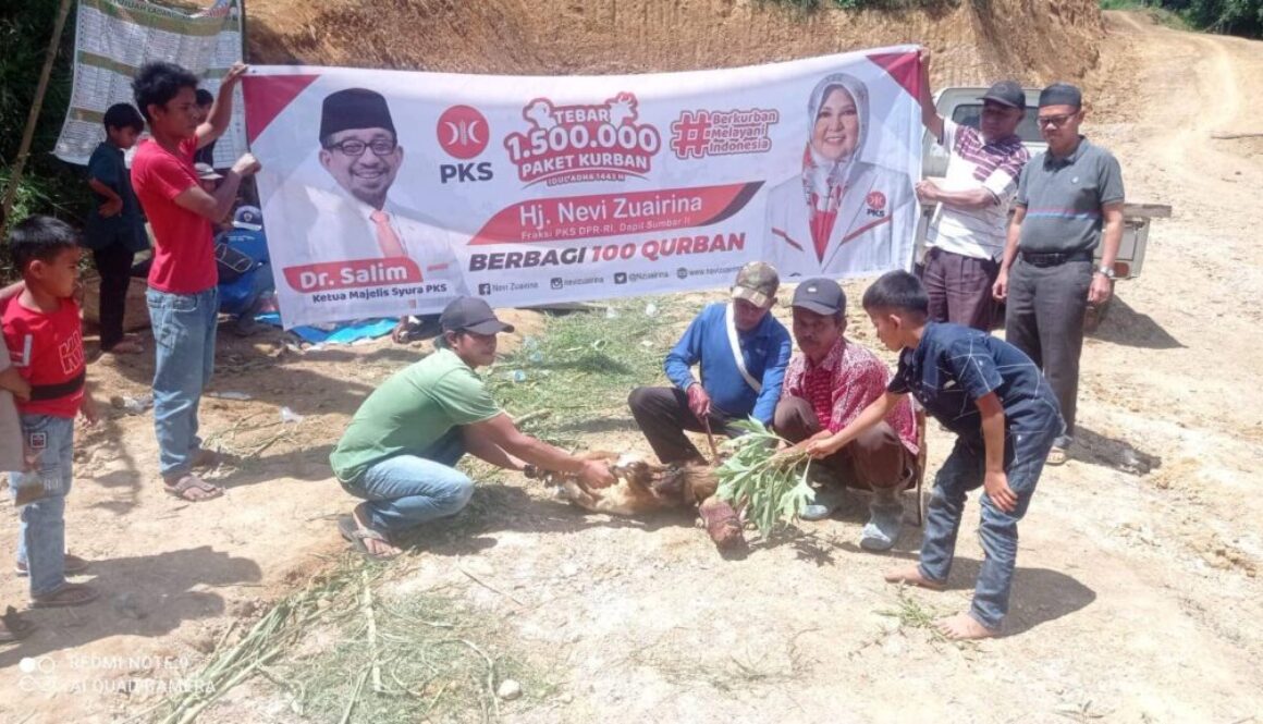 Turut Memaknai Hari Berkurban, Hj. Nevi Zuairina Laksanakan Kurban pada 8 Kabupaten Kota di Sumbar