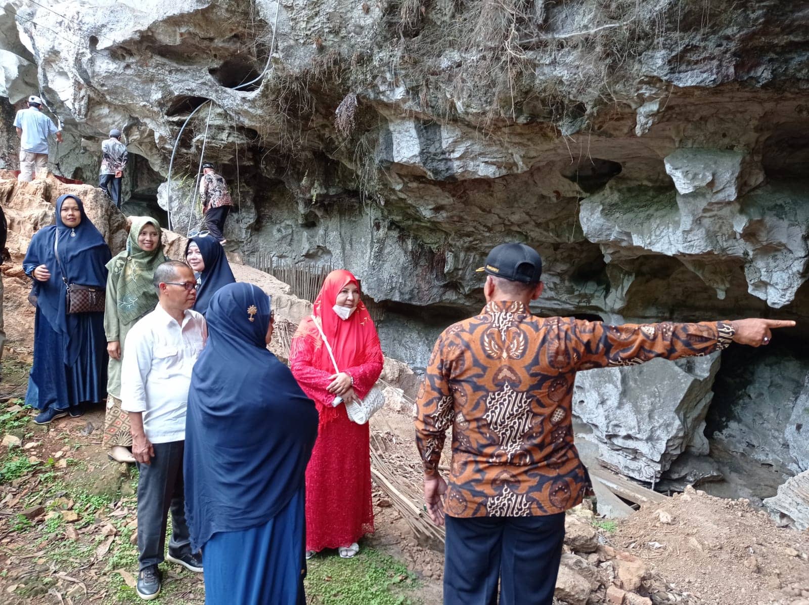 Di Kabupaten 50 Kota, Nevi Zuairina Proyeksikan Bantuan Irigasi Pertanian di Dua Nagari