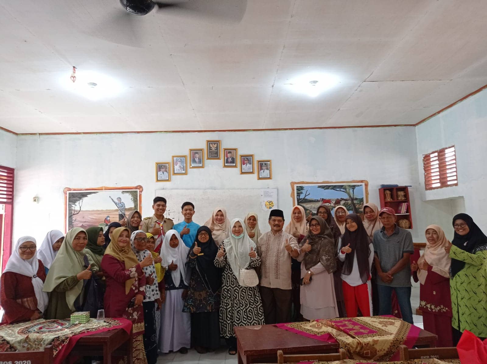 Di Padang Pariaman, Agam dan Payakumbuh, Nevi Zuairina Silaturahmi Dengan Wali Siswa Penerima Beasiswa