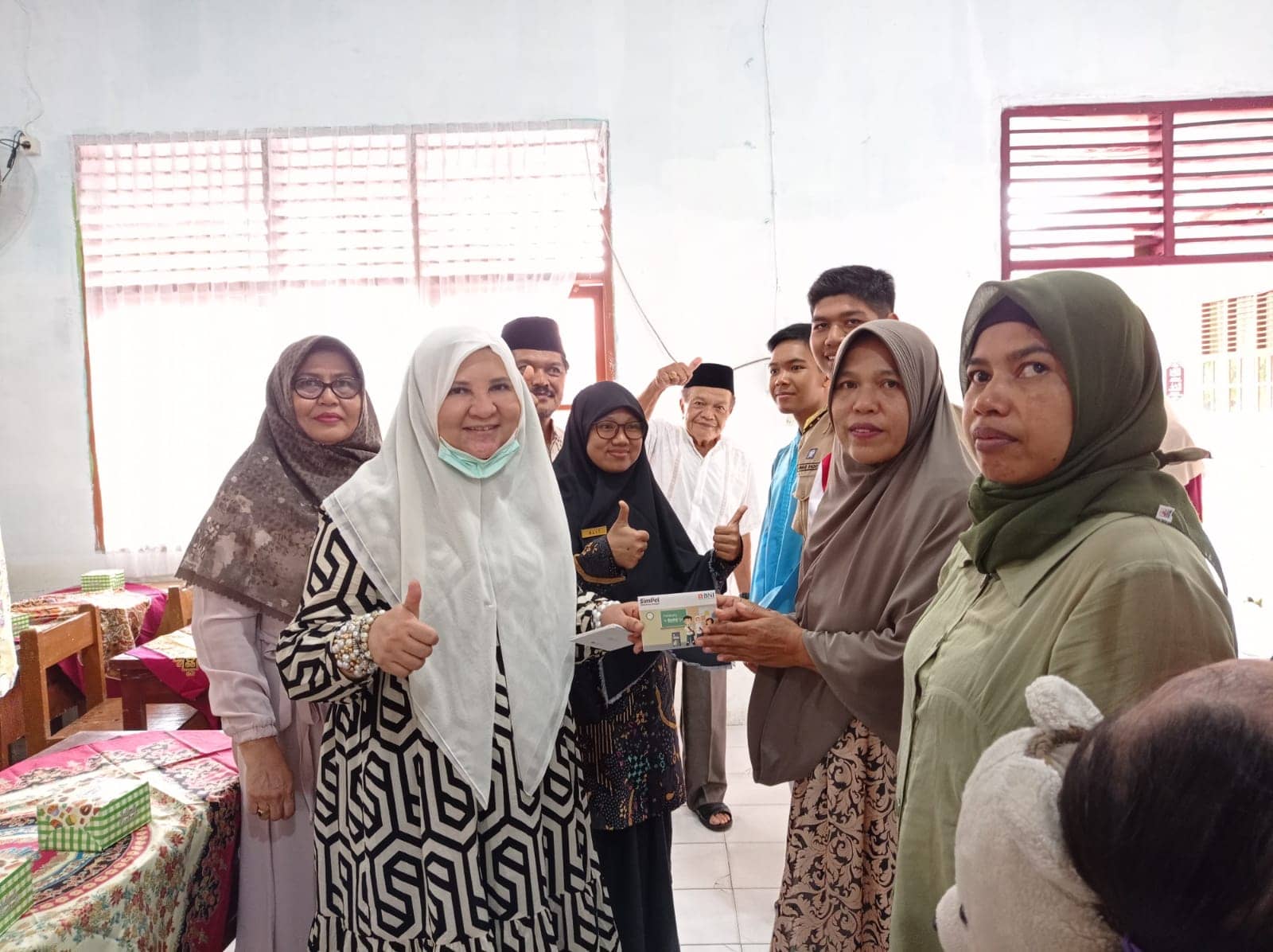 Di Padang Pariaman, Agam dan Payakumbuh, Nevi Zuairina Silaturahmi Dengan Wali Siswa Penerima Beasiswa