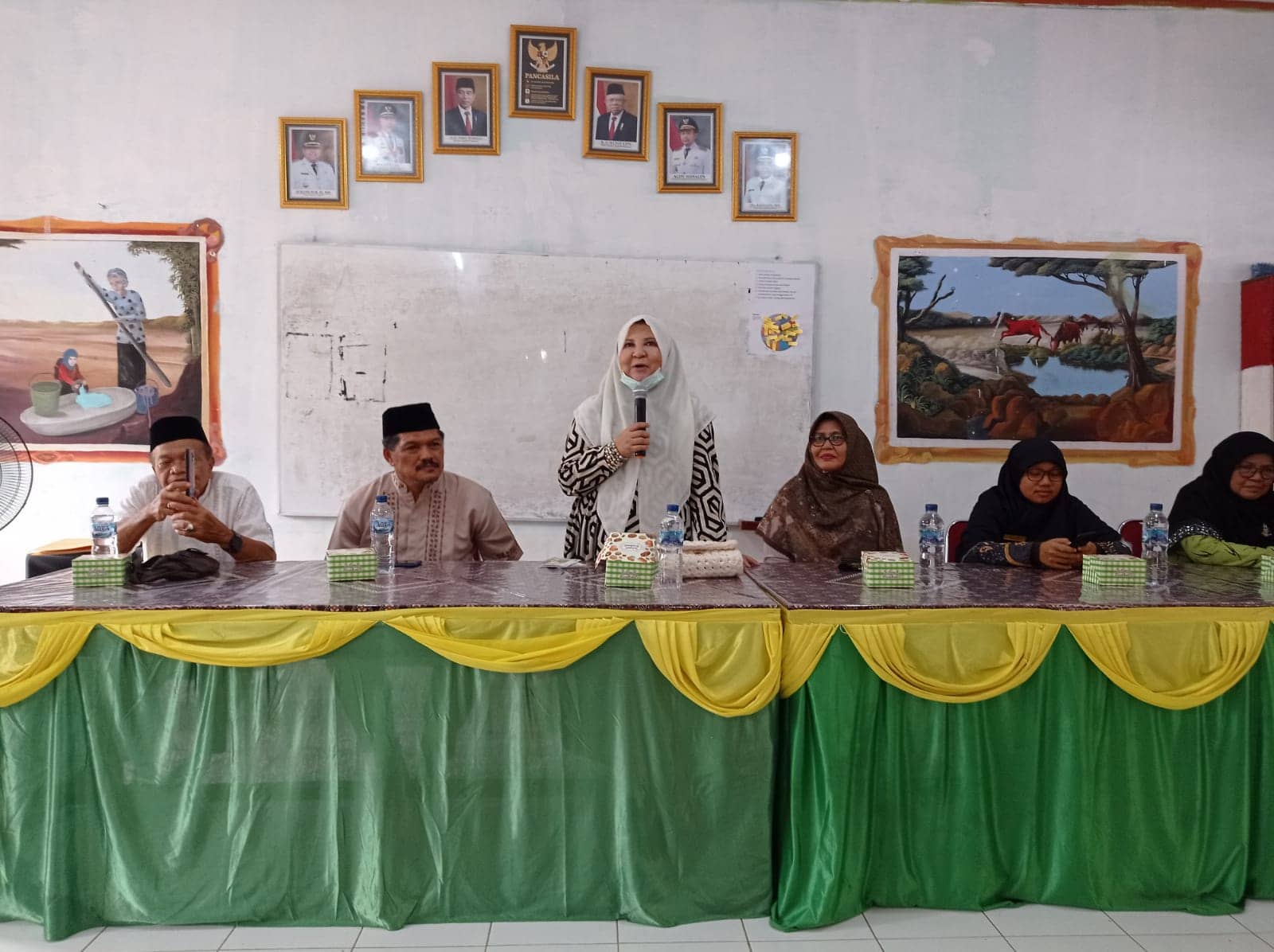 Di Padang Pariaman, Agam dan Payakumbuh, Nevi Zuairina Silaturahmi Dengan Wali Siswa Penerima Beasiswa