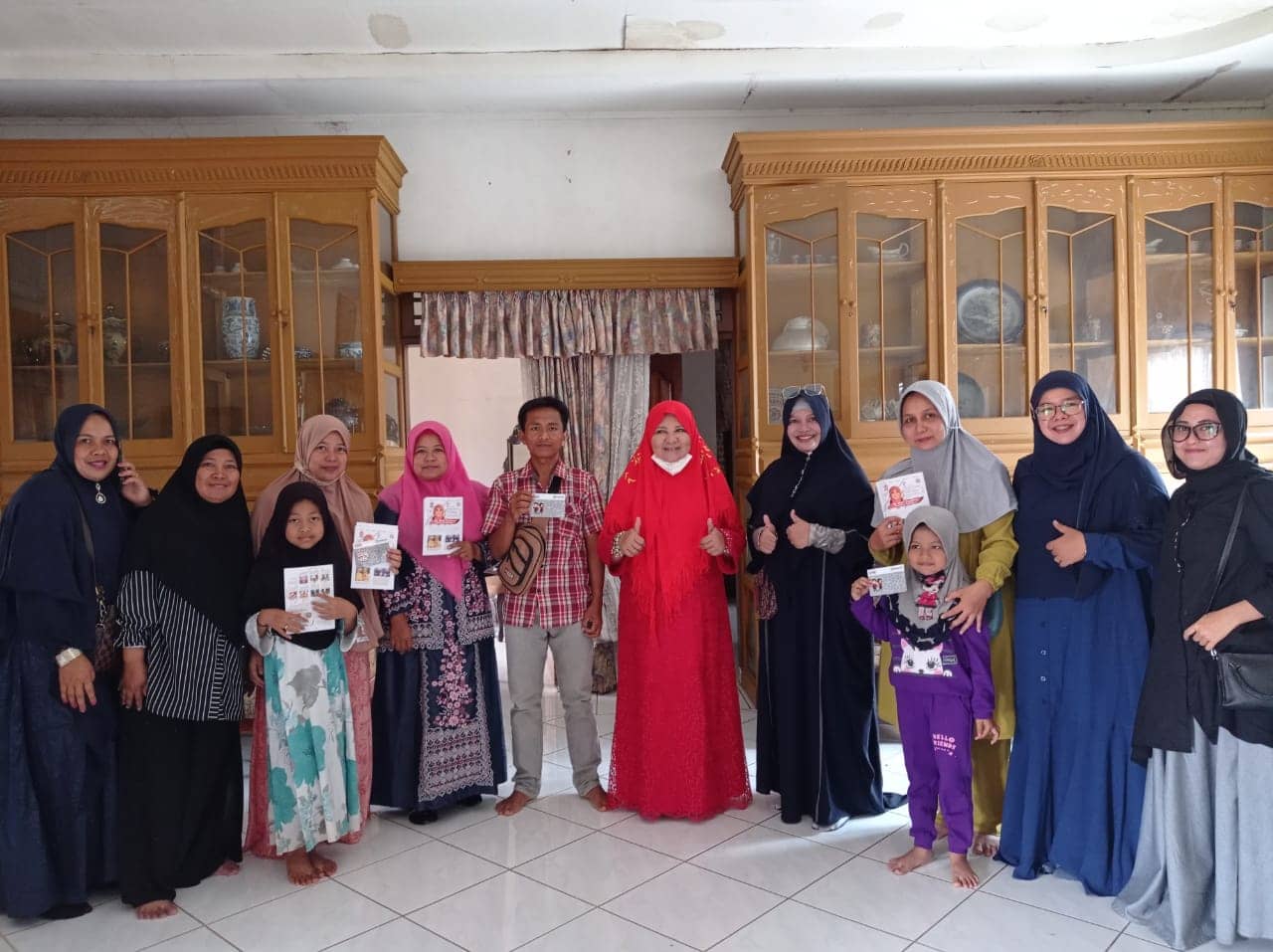 Di Padang Pariaman, Agam dan Payakumbuh, Nevi Zuairina Silaturahmi Dengan Wali Siswa Penerima Beasiswa