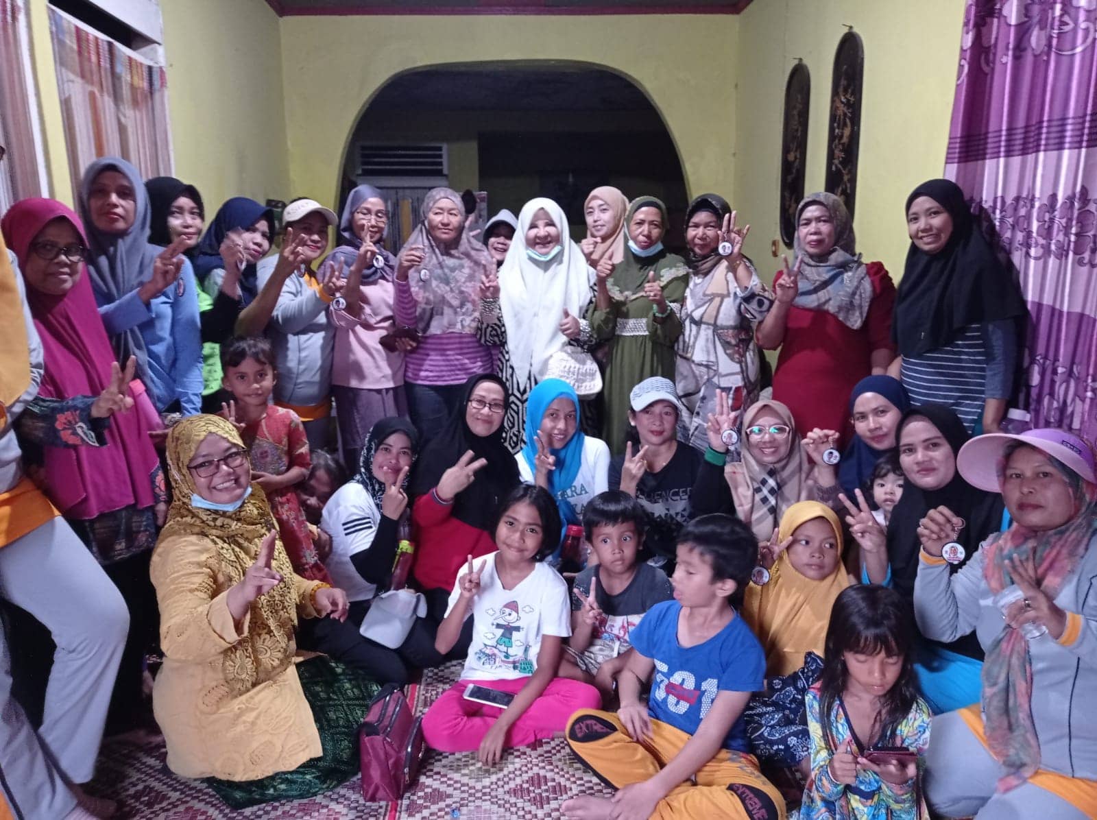 Di Padang Pariaman, Agam dan Payakumbuh, Nevi Zuairina Silaturahmi Dengan Wali Siswa Penerima Beasiswa