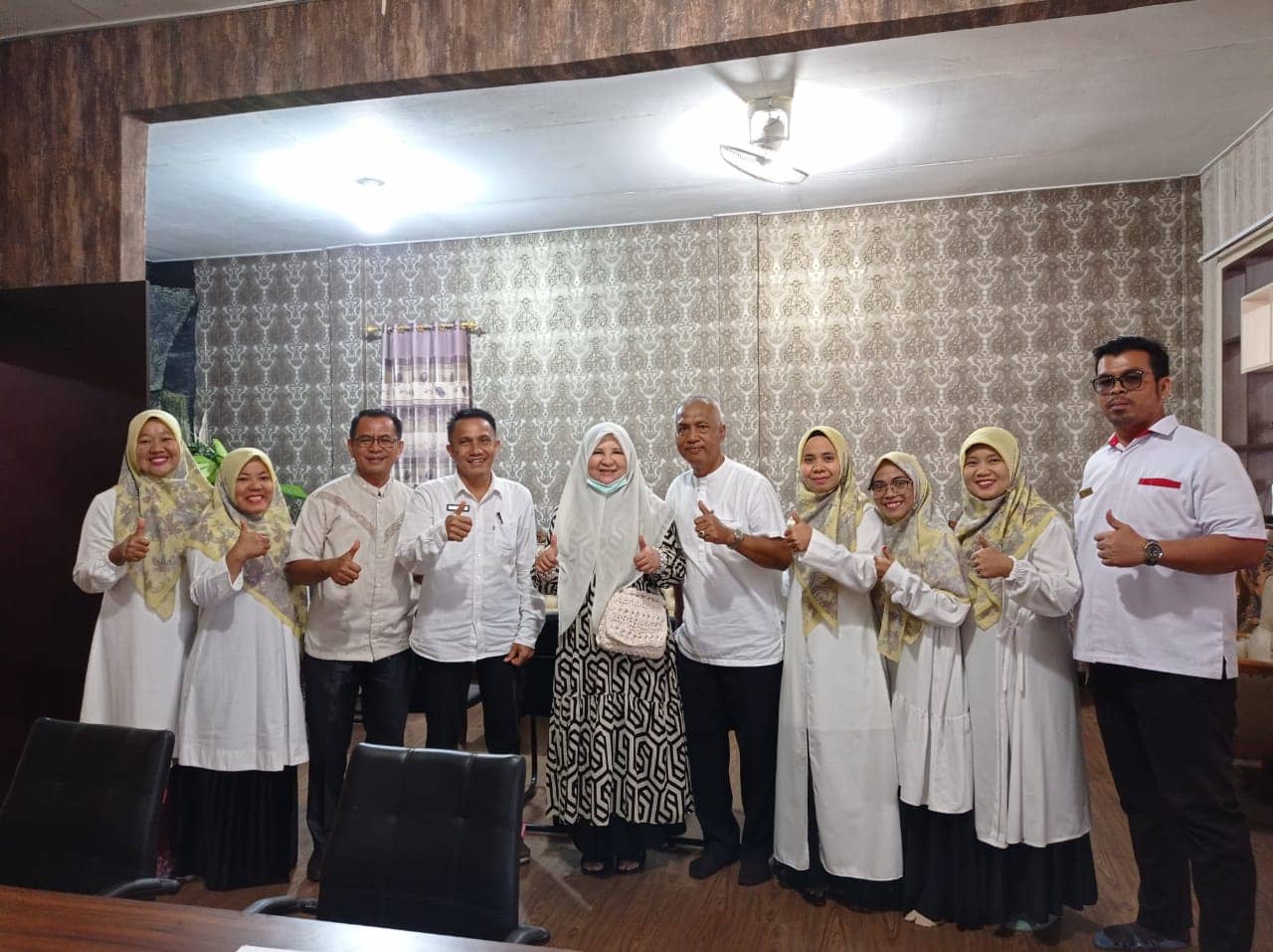 Di Padang Pariaman, Agam dan Payakumbuh, Nevi Zuairina Silaturahmi Dengan Wali Siswa Penerima Beasiswa