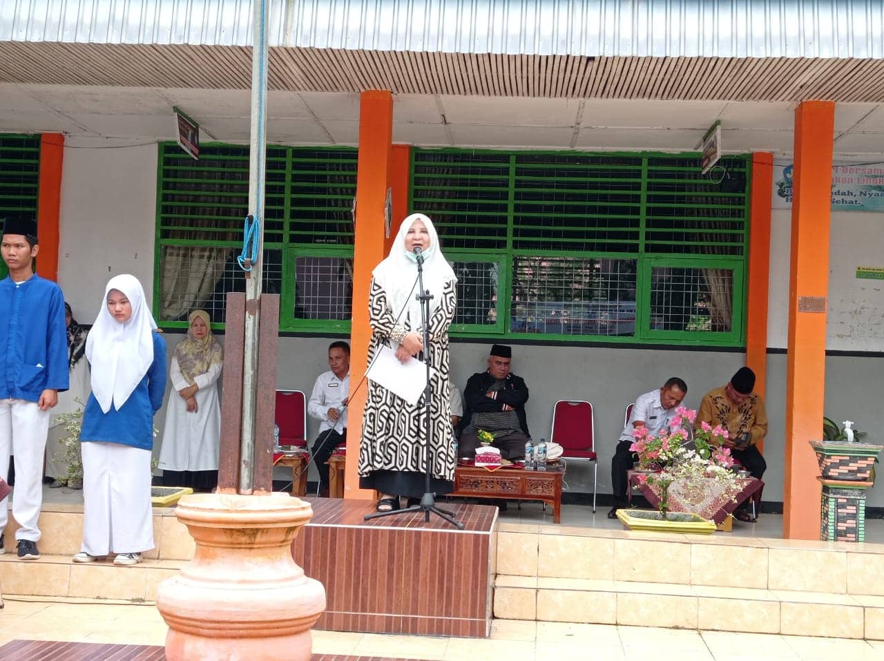 Di Padang Pariaman, Agam dan Payakumbuh, Nevi Zuairina Silaturahmi Dengan Wali Siswa Penerima Beasiswa