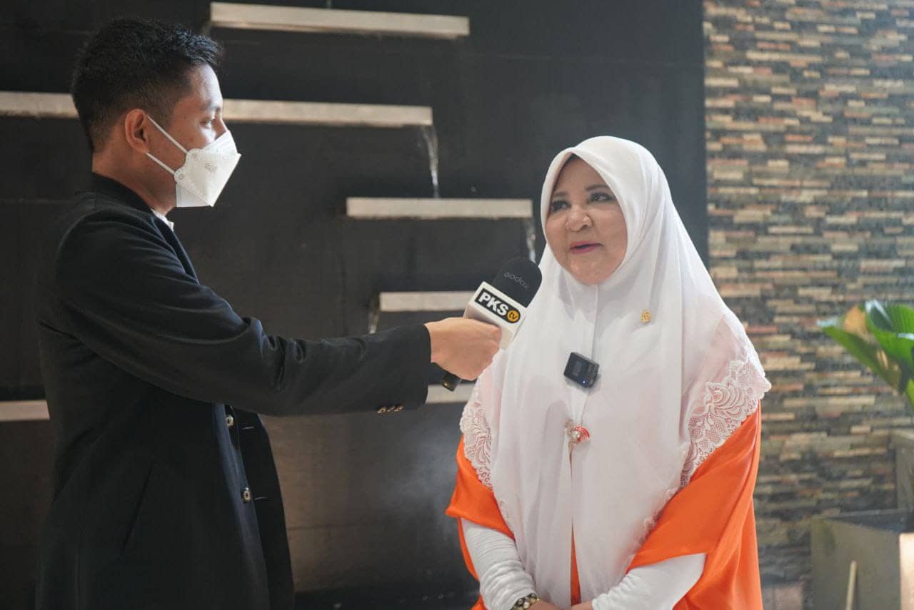 Peringatan HUT ke-77 RI, Nevi Zuairina Pemerintah Perlu Pulihkan Ekonomi Rakyat