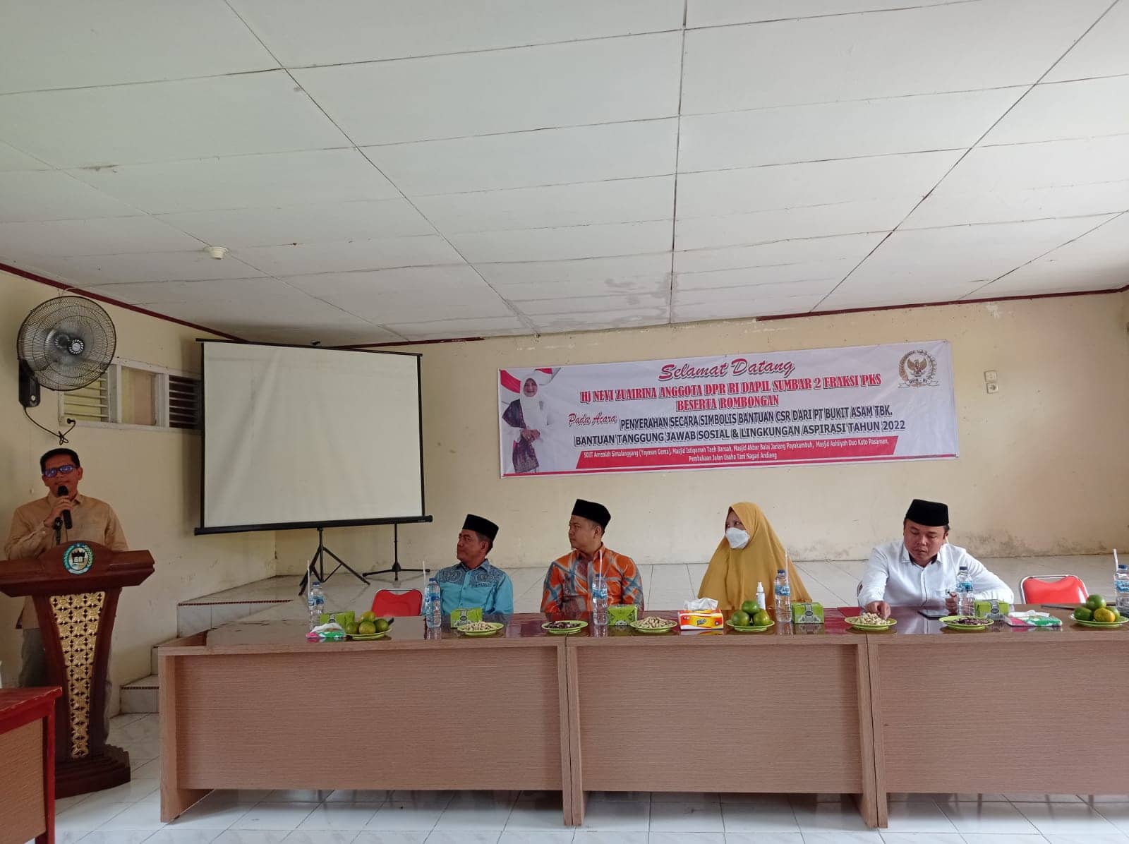 Nevi Zuairina Kembali Salurkan 11 Lokasi TJSL di Sumatera Barat