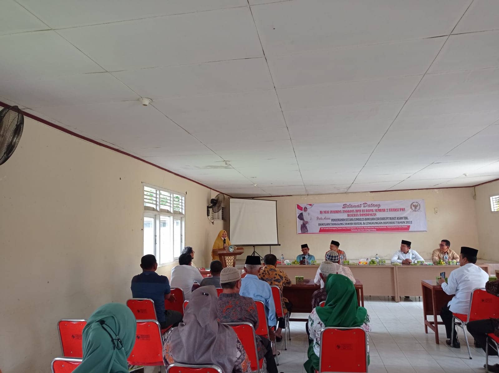 Nevi Zuairina Kembali Salurkan 11 Lokasi TJSL di Sumatera Barat