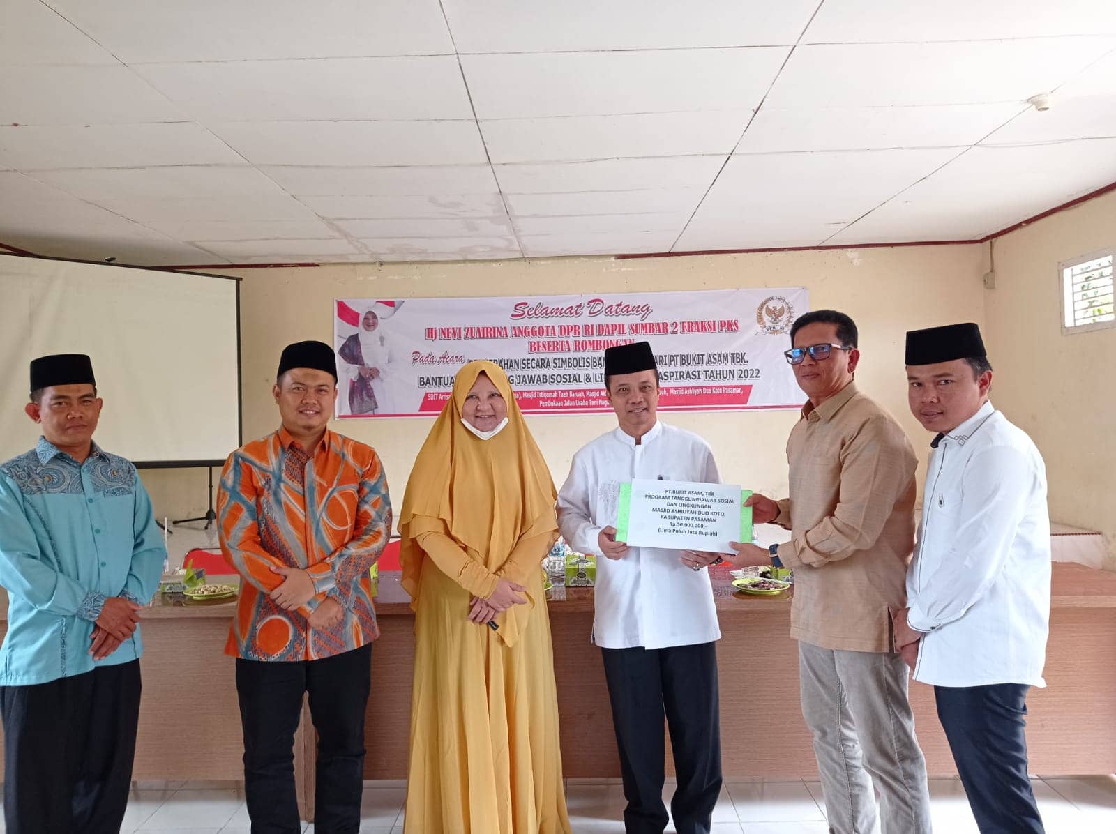 Nevi Zuairina Kembali Salurkan 11 Lokasi TJSL di Sumatera Barat