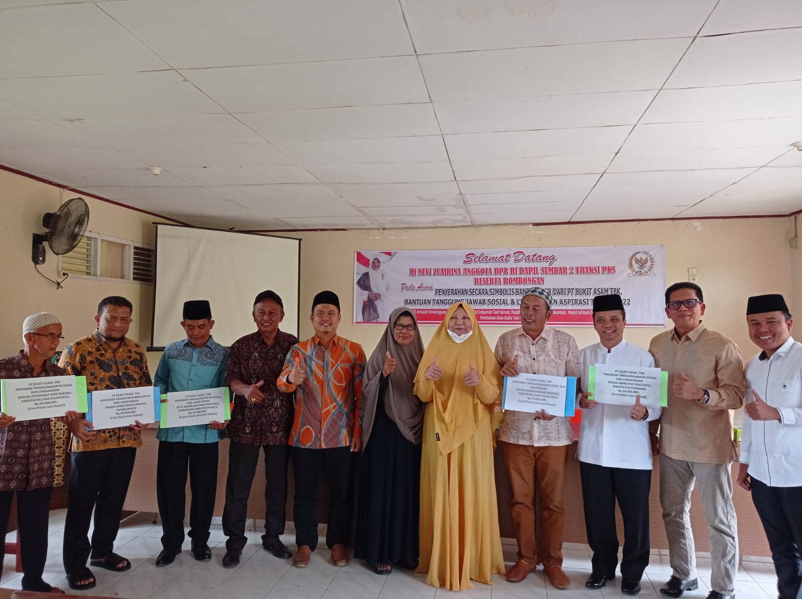 Nevi Zuairina Kembali Salurkan 11 Lokasi TJSL di Sumatera Barat