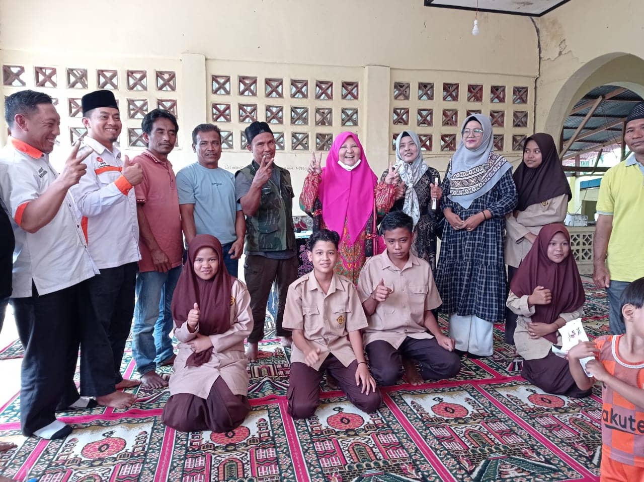 Silaturahmi dg orang tua siswa penerima beasiswa PIP tingkat SMP dan kelompok perikanan di jorong sungai manis nagari tarung² Kec. Rao Pasaman