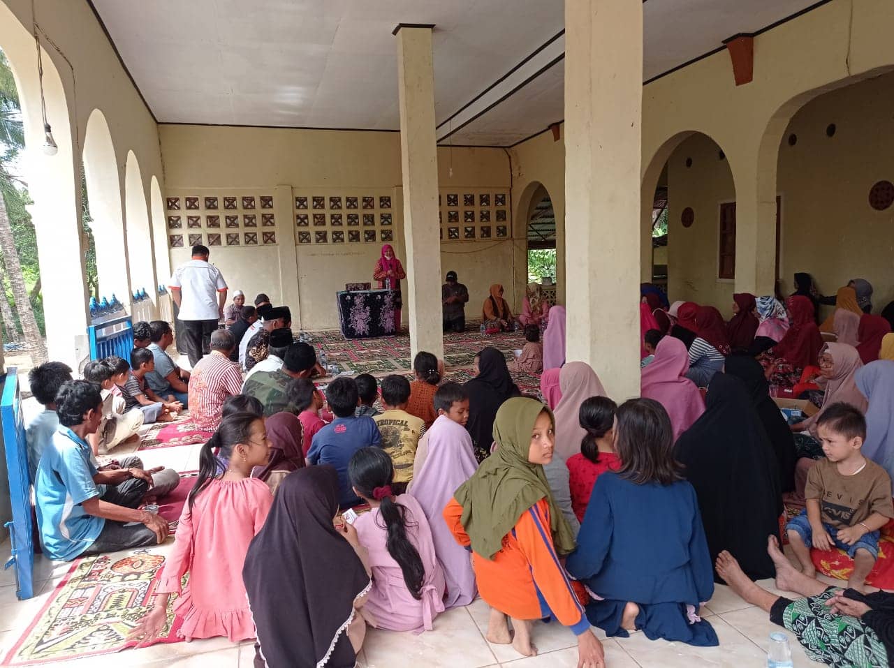 Silaturahmi dg orang tua siswa penerima beasiswa PIP tingkat SMP dan kelompok perikanan di jorong sungai manis nagari tarung² Kec. Rao Pasaman