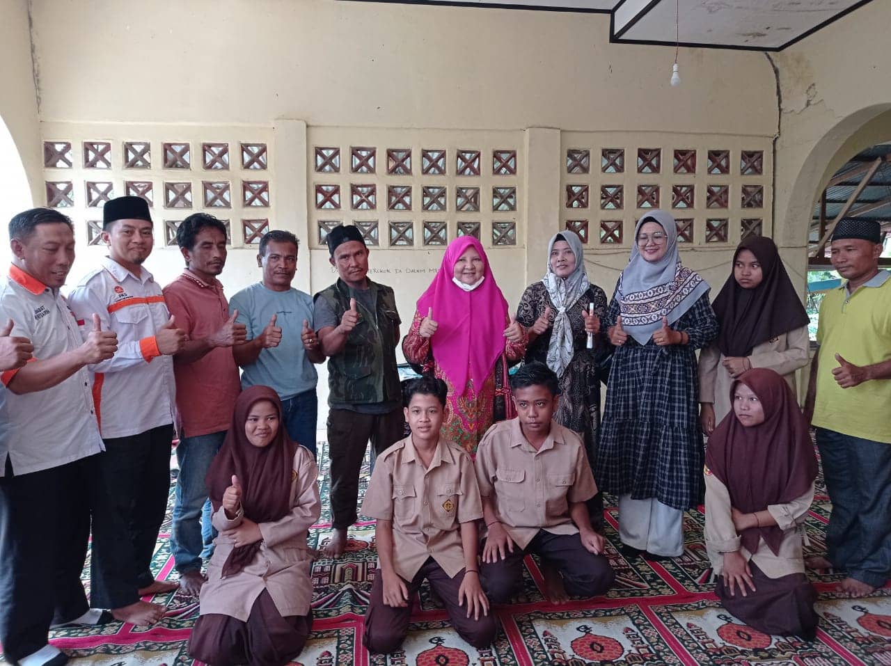 Silaturahmi dg orang tua siswa penerima beasiswa PIP tingkat SMP dan kelompok perikanan di jorong sungai manis nagari tarung² Kec. Rao Pasaman