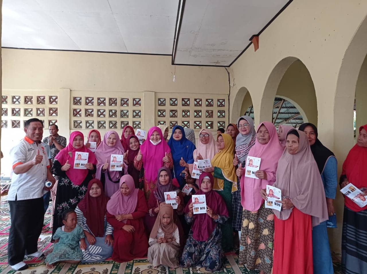 Silaturahmi dg orang tua siswa penerima beasiswa PIP tingkat SMP dan kelompok perikanan di jorong sungai manis nagari tarung² Kec. Rao Pasaman