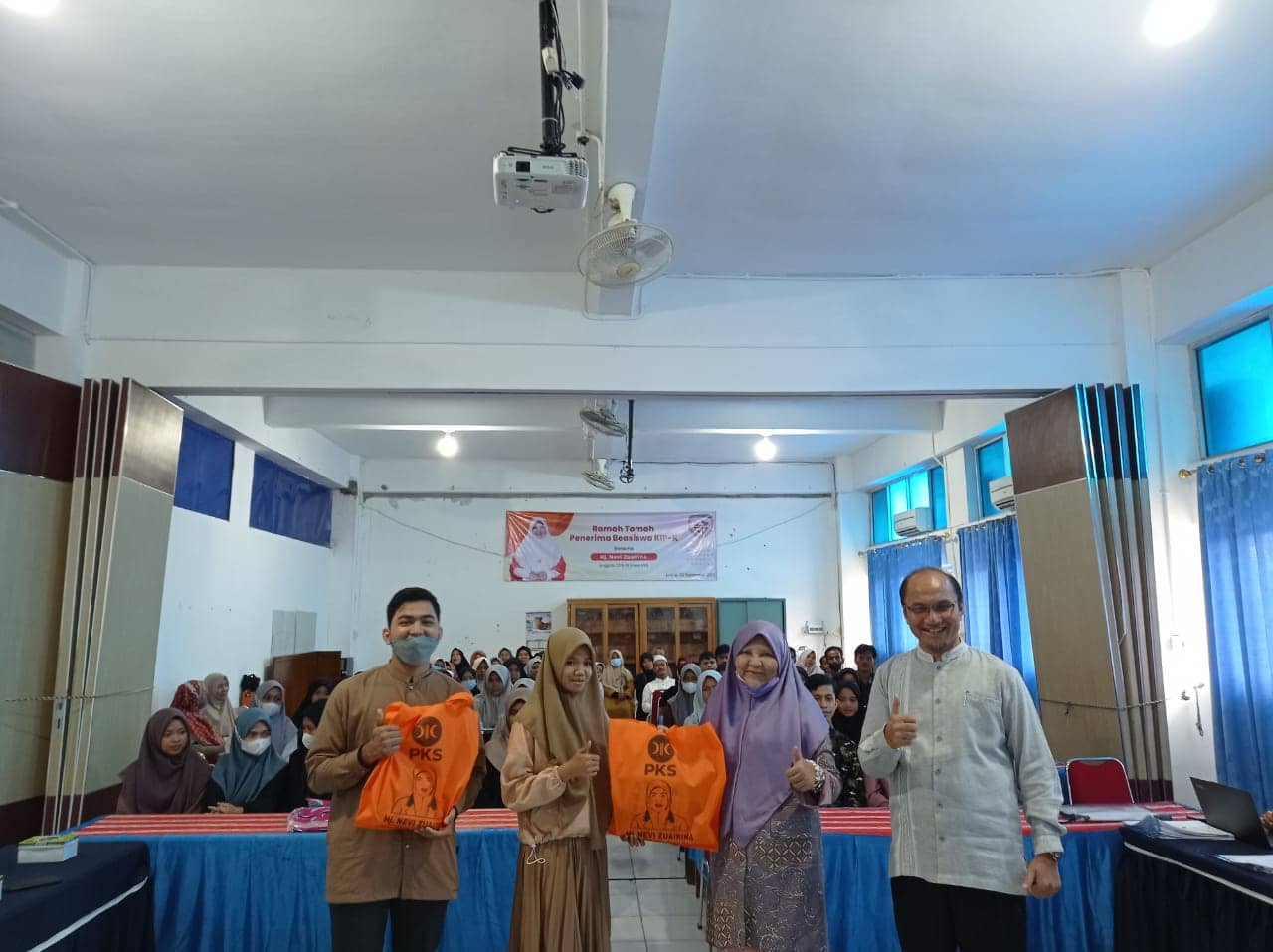 Peduli Peningkatan Pendidikan di Sumbar, Nevi Zuairina Perjuangkan Beasiswa untuk Mahasiswa