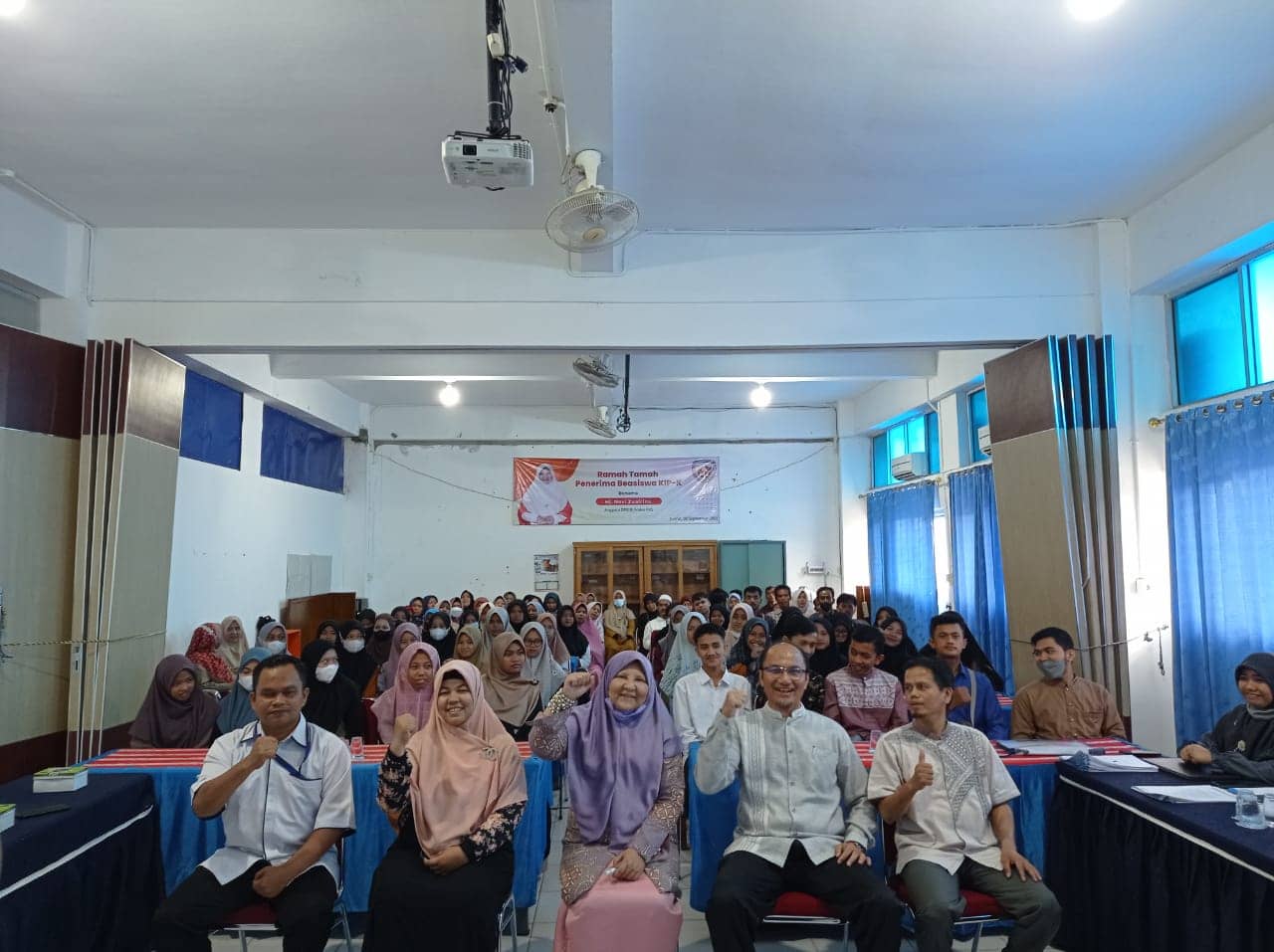 Peduli Peningkatan Pendidikan di Sumbar, Nevi Zuairina Perjuangkan Beasiswa untuk Mahasiswa