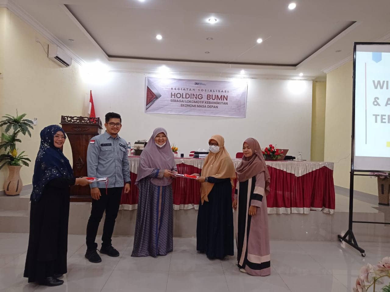 Bertemu Pelaku UMKM Binaan BUMN, Nevi Zuairina Sampaikan Holding BUMN Sebagai Lokomotif Kebangkitan Ekonomi Masa Depan