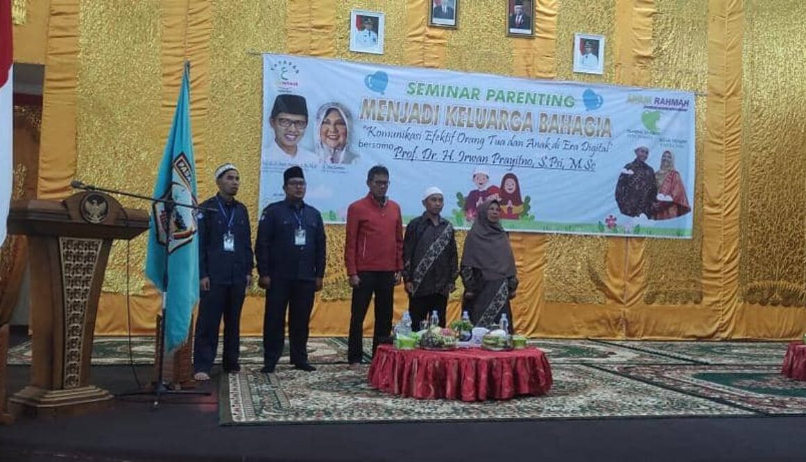 Hadir Seminar Parenting, Nevi Zuairina Ingatkan Dampak Negatif Akibat Pemakaian Gadget Yang Berlebihan