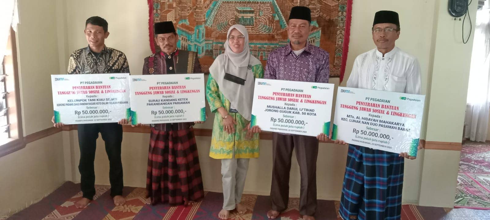 Nevi Zuairina Salurkan TJSL dari Bank Mandiri dan Pegadaian