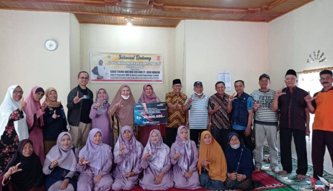 Nevi Zuairina Salurkan TJSL dari Bank Mandiri dan Pegadaian