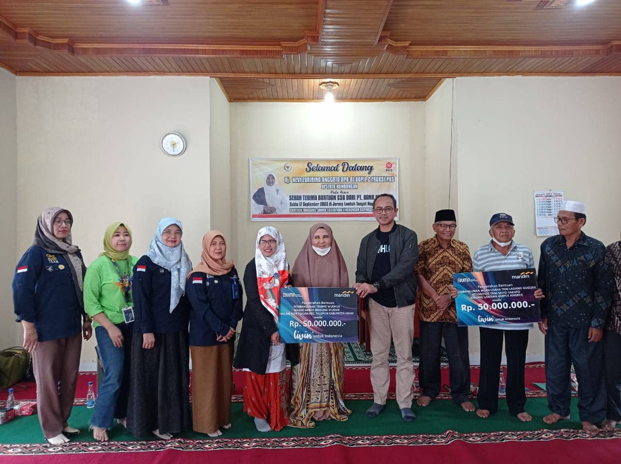 Nevi Zuairina Salurkan TJSL dari Bank Mandiri dan Pegadaian