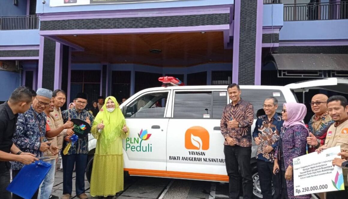 Anggota DPR RI Hj Nevi Zuairina, Lagi-Lagi Serahkan Bantuan Ambulance Gratis