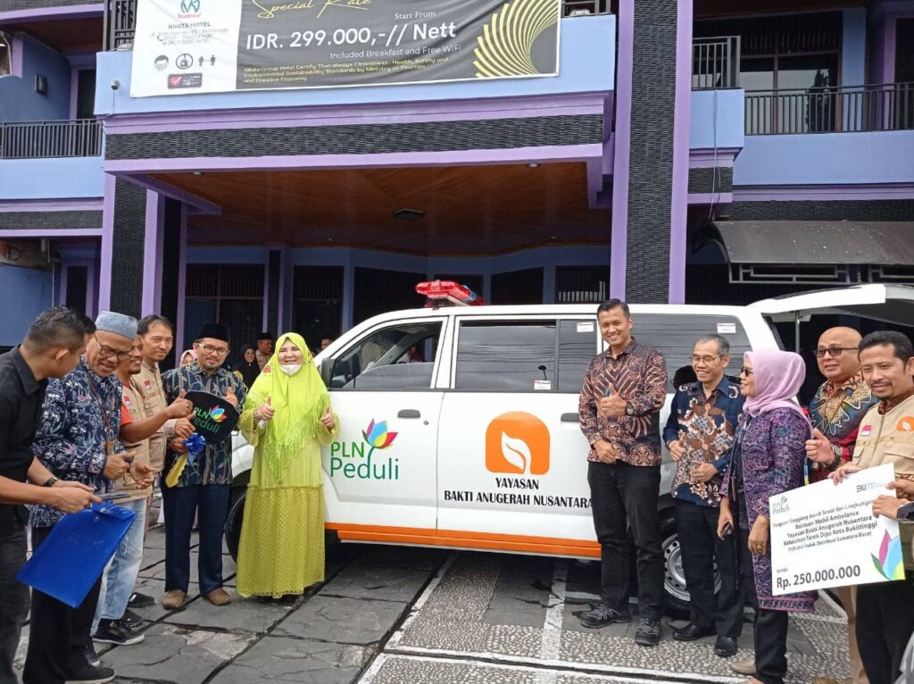 Anggota DPR RI Hj Nevi Zuairina, Lagi-Lagi Serahkan Bantuan Ambulance Gratis