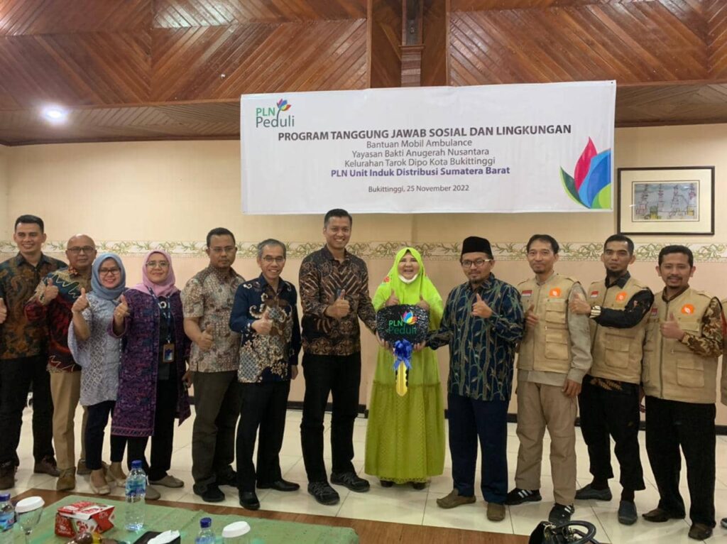 Anggota DPR RI Hj Nevi Zuairina, Lagi-Lagi Serahkan Bantuan Ambulance Gratis